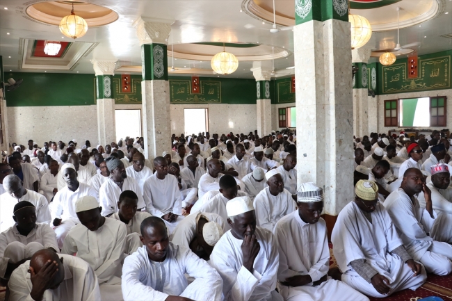 Atlas Okyanusu kıyısındaki İlahiyat Camii'nde "beyaz cuma" geleneği